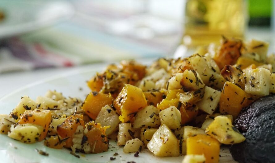 Цей рецепт тушкованої картоплі змінив мої вечері: готується легко, а смак неймовірний!