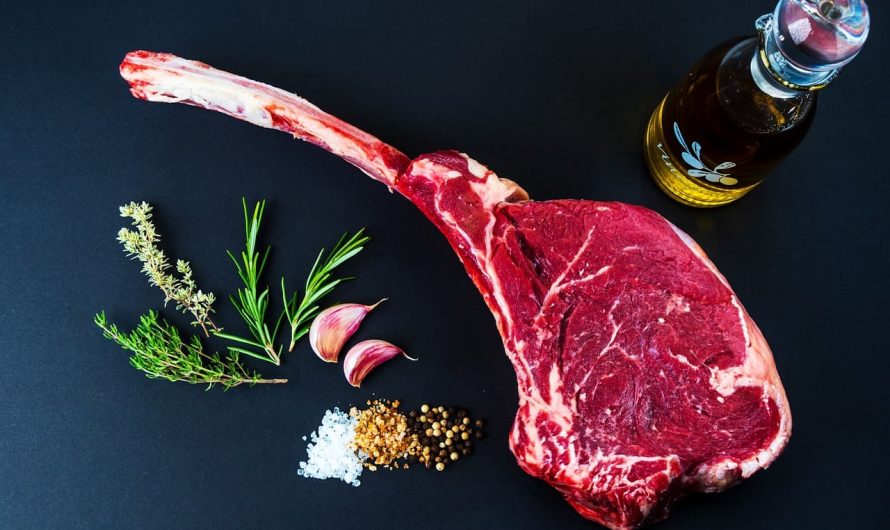 Как сделать идеальный стейк из свинины сочным и ароматным: пошаговый рецепт