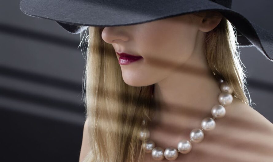 Перли та джинси — головний тренд цього року: прості поради для ідеального образу!