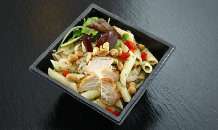 салат с печеной курицей