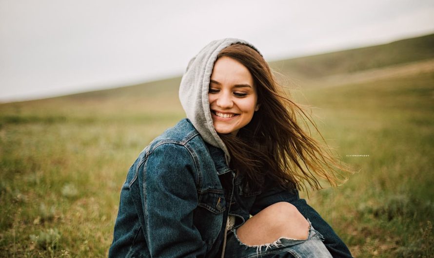 Модні джинси, спідниці та куртки – що зараз у тренді?