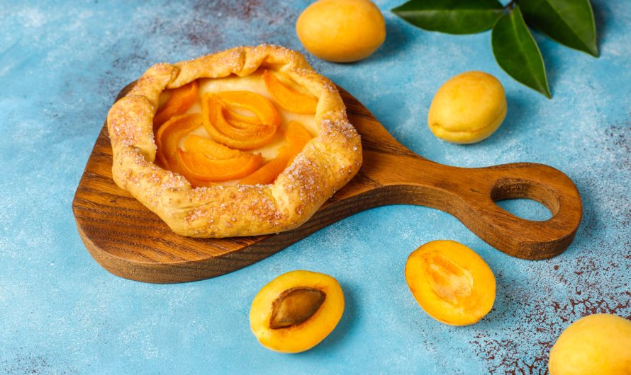 Секретний рецепт бабусі: абрикосовий пиріг на сметані, як у дитинстві