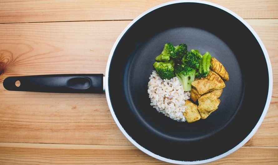 Сковородка больше не враг: как жарить без пригорания — простые секреты