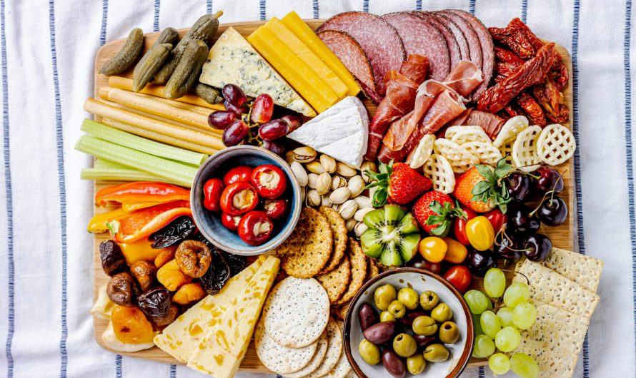 Гості в захваті, а ви — без стресу: прості закуски на вечірку