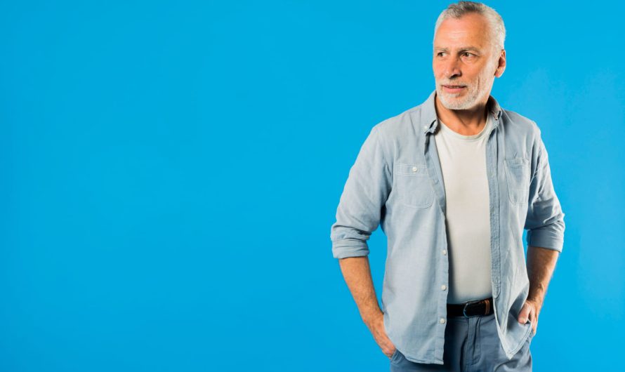 Джинсы после 40 — можно? Да! И вот как их носить правильно