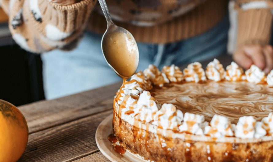 Ідеальний десерт на вихідні — ніжний торт з карамеллю