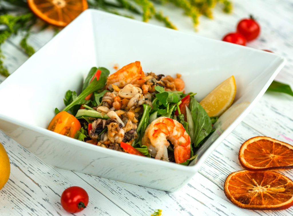салат с морепродуктами