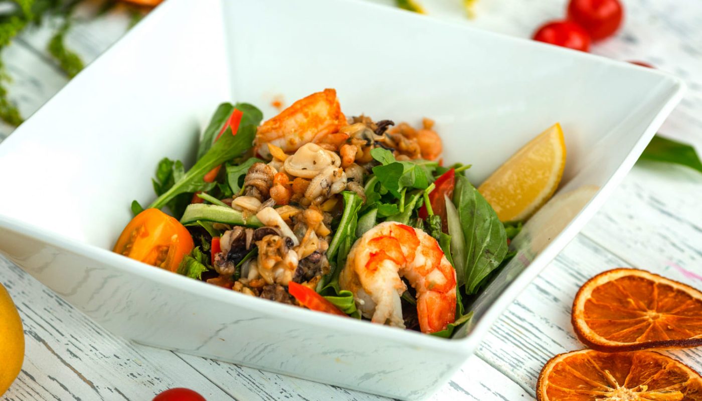 салат с морепродуктами