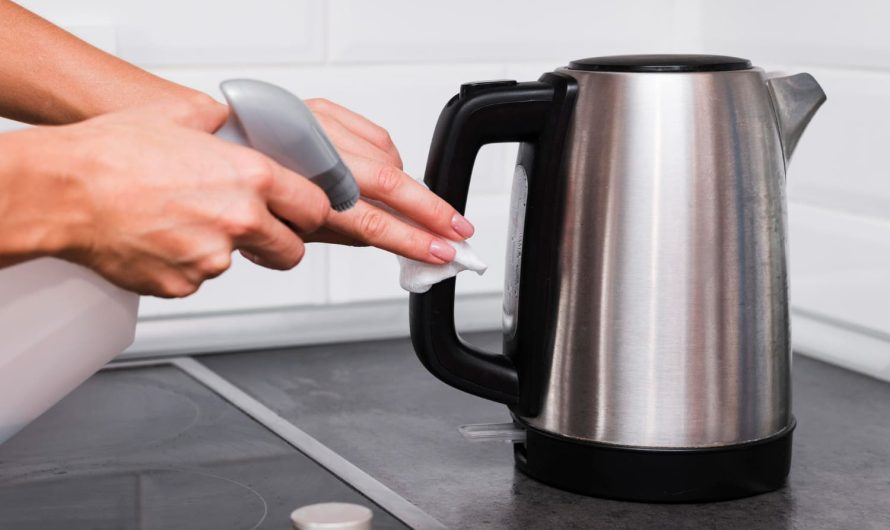 Чайник не греет? 8 советов, как оживить технику своими руками!