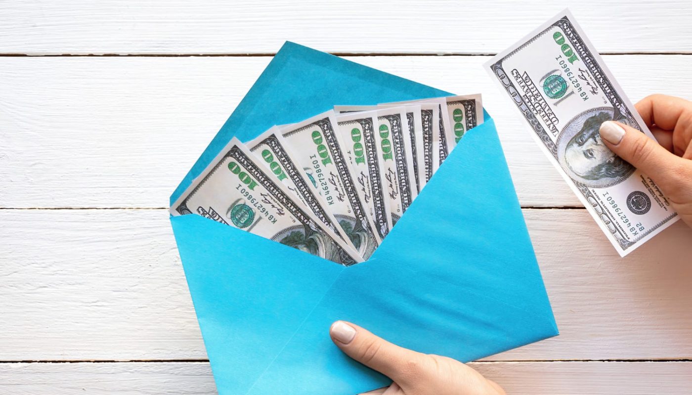 Сколько денег дарить на день рождения в 2025 году