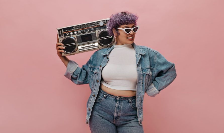 Джинси, чокери, кросівки: як виглядати стильно у стилі 90-х?