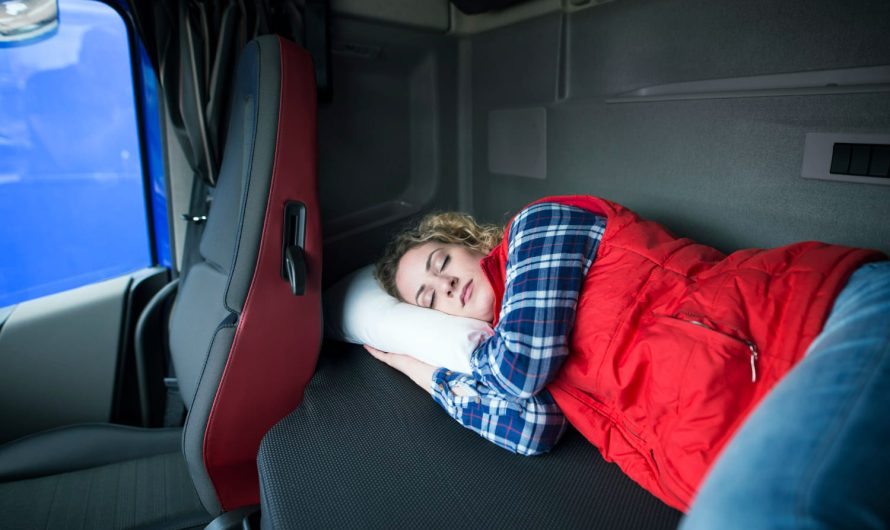 Больше никаких бессонных ночей в транспорте: как заснуть легко и удобно