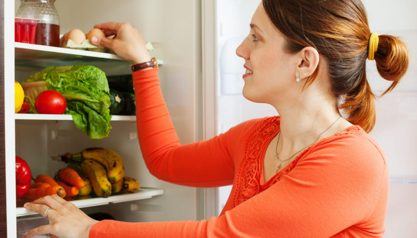 как избавиться от запаха из холодильника