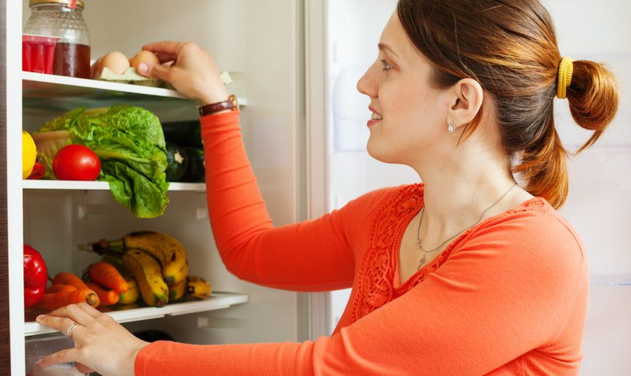 Запах в холодильнике? Положи это — и проблема исчезнет!