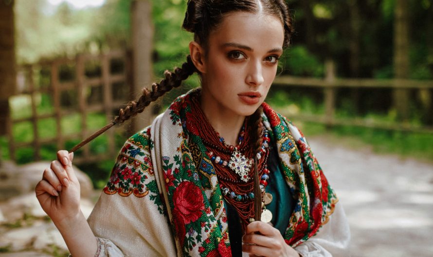 Хустка, вишивка і бісер: як народні мотиви стали частиною щоденного стилю
