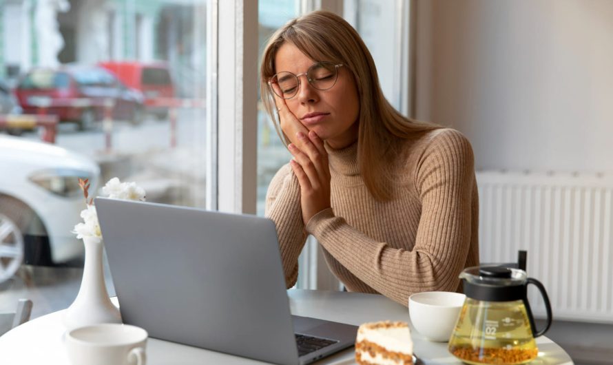 Почуваєшся виснаженою? Є спосіб виглядати краще вже зранку