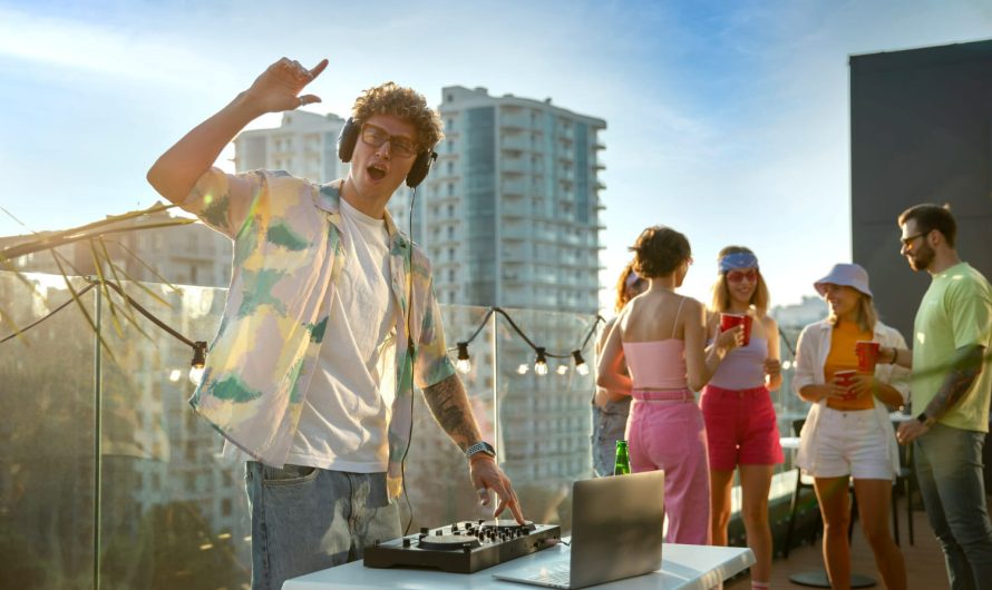 Вечірка на пляжі чи в місті: що вдягти, щоб виглядати стильно