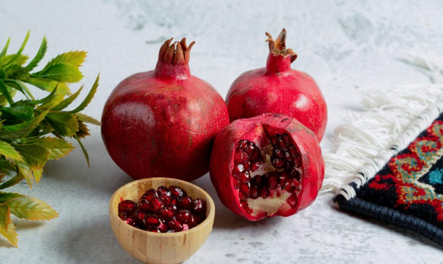 Чистим гранат без ножа и без беспорядка: пошаговая инструкция