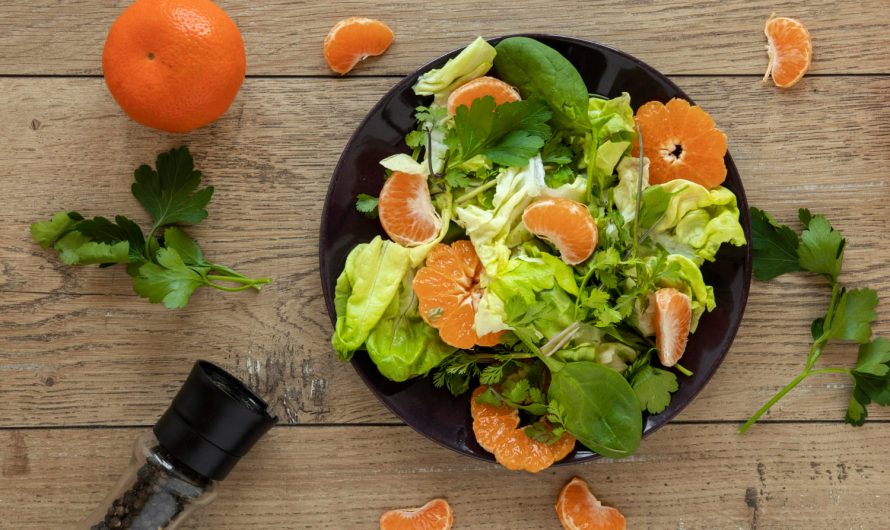 Легкий салат для тех, кто ценит вкус и пользу: рецепт со шпинатом и цитрусами