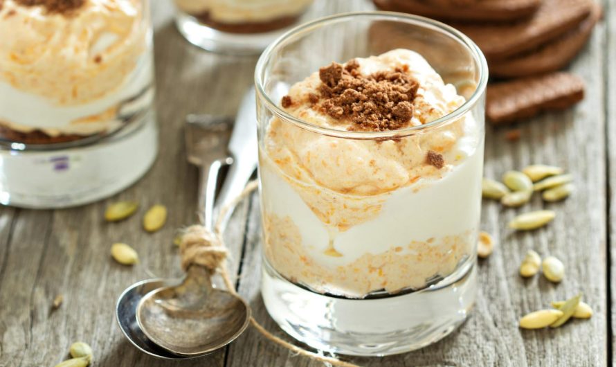 Простой десерт из маскарпоне и фруктов: нежность в каждой ложке