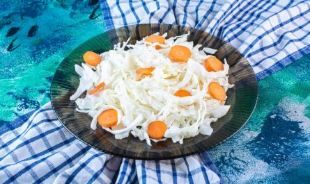 салат із квашеної капусти