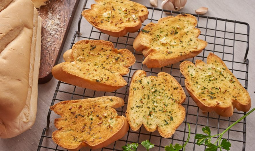 Гренки с чесноком: хрустящие перекусы из простейших ингредиентов