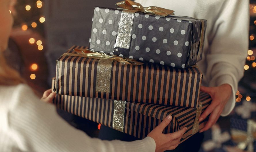 Как упаковать подарок без бумаги и сделать его в сто раз стильнее